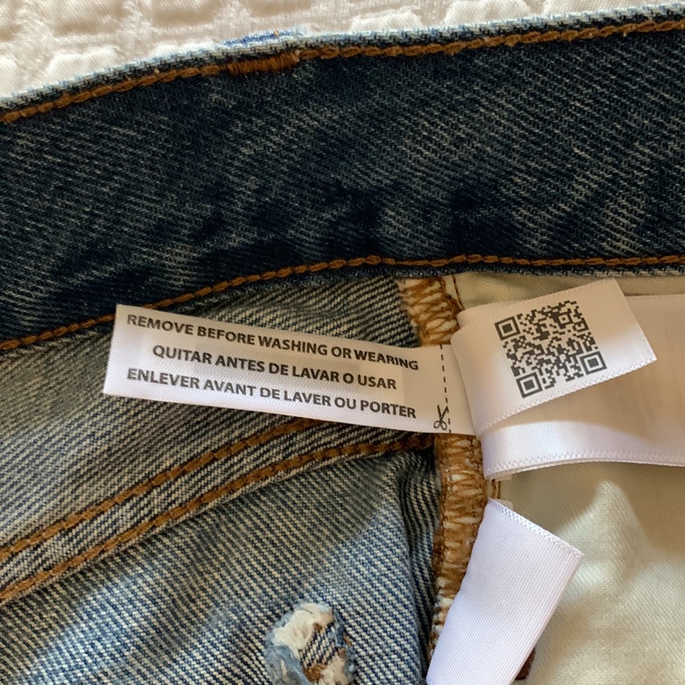 Like new Madewell relaxed fit denim shorts. Size 26. 5” inseam. - Picture 8 of 12